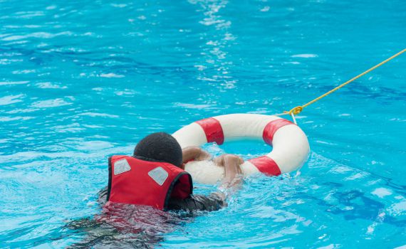 נקבע מותו של הילד שטבע בבריכה הציבורית בבת ים