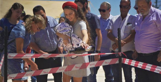 מרגש: המרכז המסחרי בהר חברון לזכר הרב שנרצח