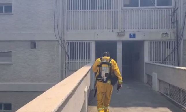  שריפה בחיפה:  מספר דירות עלו באש, התושבים פונו