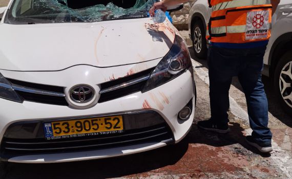 ירושלים: בן 15 נפל מגג על רכב חונה; מצבו בינוני