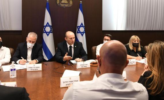 בנט בדיון מיוחד: "לא לפגוע בחינוך ובשגרת החיים"