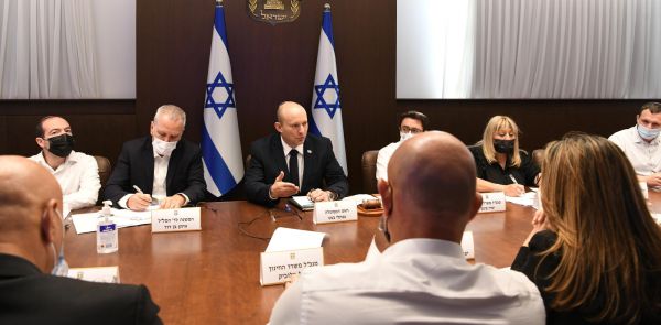 בנט בדיון מיוחד: "לא לפגוע בחינוך ובשגרת החיים"