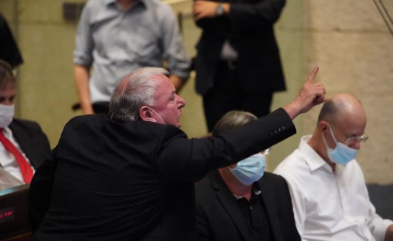 האופוזיציה נטשה את ההצבעה; חוק היסוד עבר