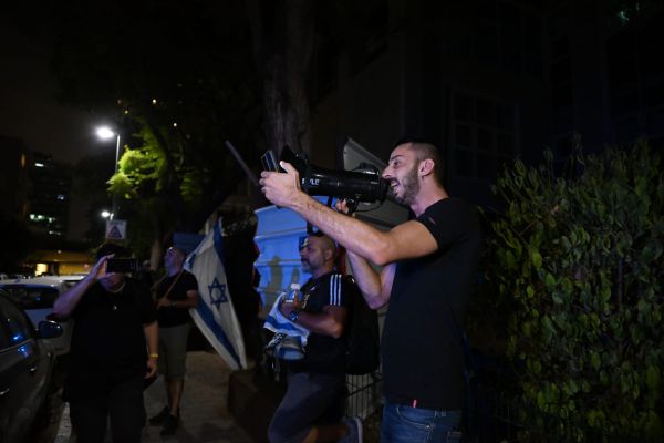 פז להורביץ: "רוצה מסתננים? קח אותם אליך"