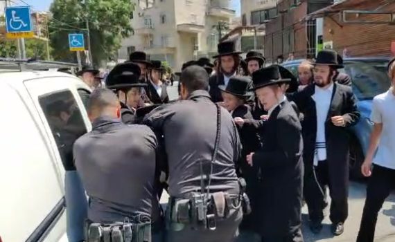 אחרי חודשיים: חזרו הפגנות החרדים בבר אילן