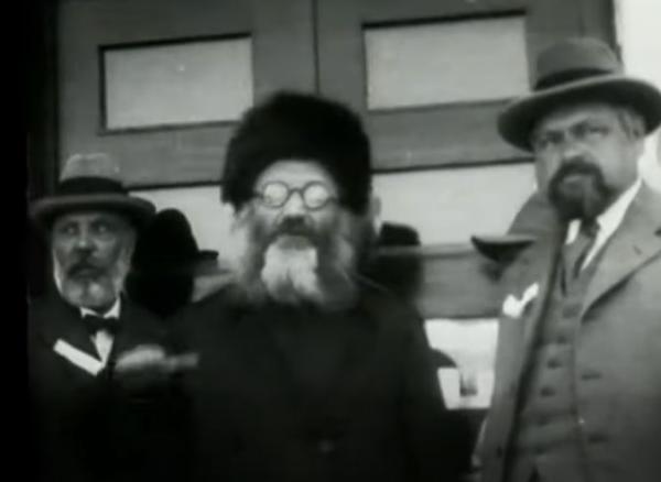 צפו: תיעוד וידאו נדיר של מרן הרב קוק זצ"ל