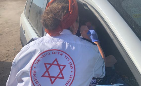 תושבת הר חברון נשדדה ונזרקה מרכבה ע"י ערבים