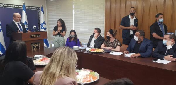 סקר סרוגים: מצביעי ימינה לא מוצאים בית פוליטי חדש