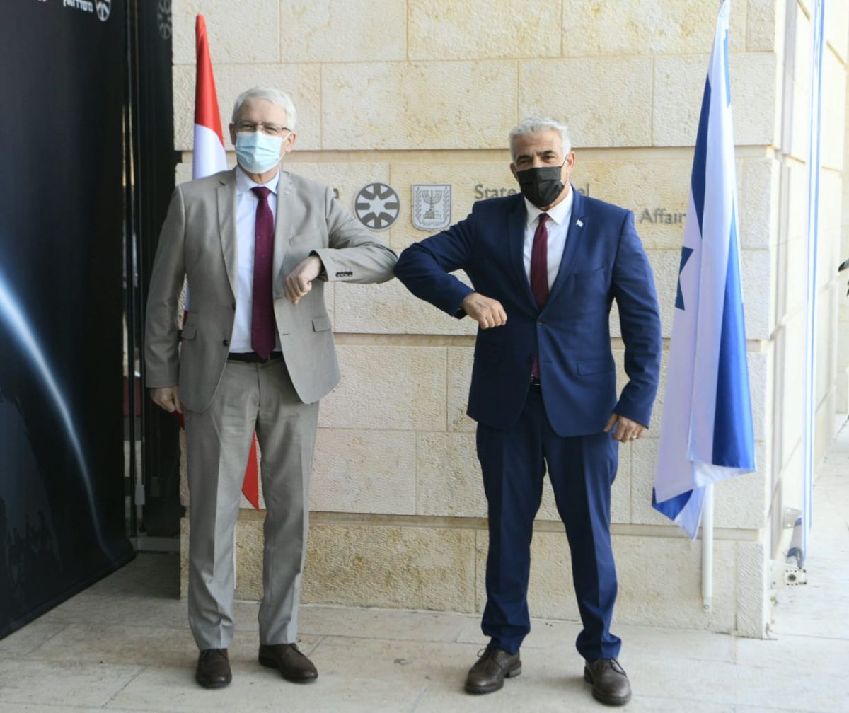 אחרי התמיכה: לפיד נפגש עם שר החוץ של קנדה