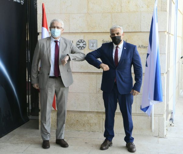 אחרי התמיכה: לפיד נפגש עם שר החוץ של קנדה