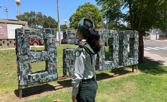 כבוד למגזר: קצינה סרוגה מונתה לסגנית מפקד 8200