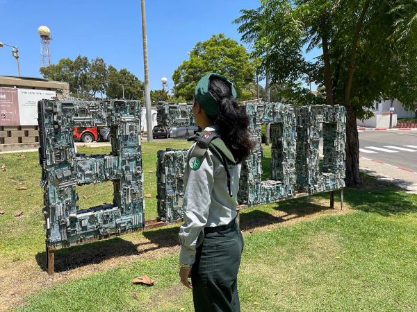 כבוד למגזר: קצינה סרוגה מונתה לסגנית מפקד 8200
