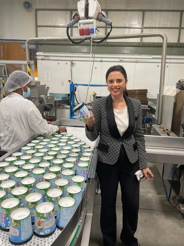 "ההנהלה של בן אנד ג׳ריס העולמי בחרה ללקק לטרור"