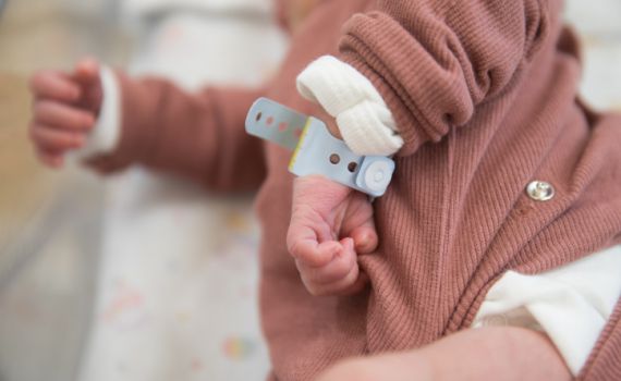 תינוק פג מאושפז לאחר שאובחן כחיובי לקורונה