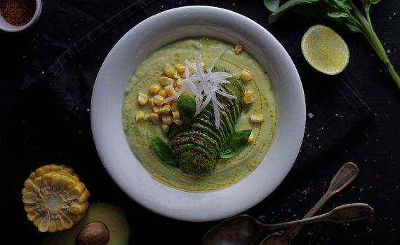 הנשנוש המושלם: מטבל אבוקדו ותירס