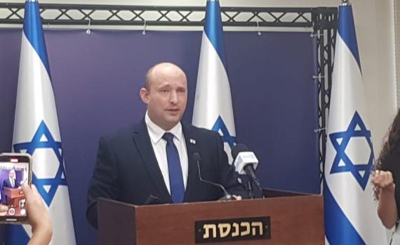 אופס: בנט כינה את נתניהו "ראש הממשלה". צפו