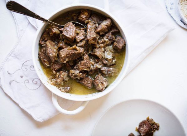 חוזרים לאכול בשרי: מתכון לבשר ראש נימוח וטעים