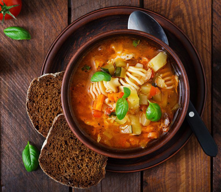 מתכון מושלם לסוף הצום: מרק מינסטרונה מזין בקלות