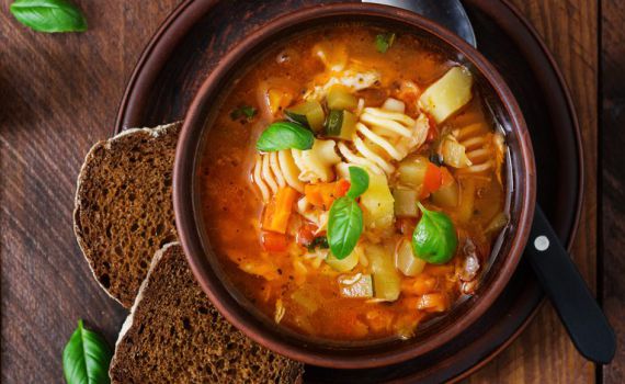 מתכון מושלם לסוף הצום: מרק מינסטרונה מזין בקלות