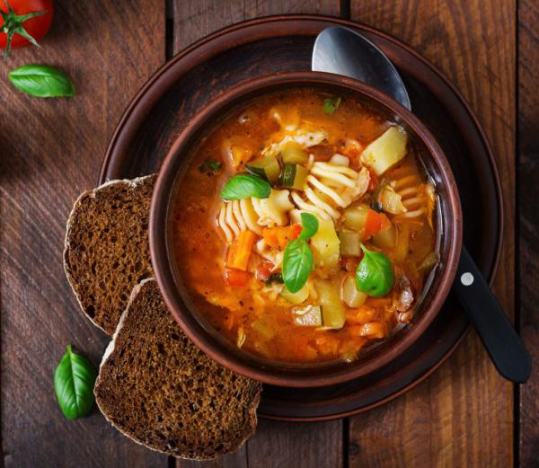 מתכון מושלם לסוף הצום: מרק מינסטרונה מזין בקלות