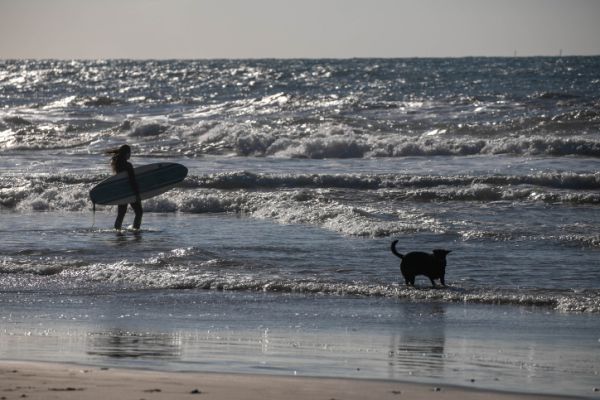 נמשכים החיפושים אחרי הצעיר שנכנס לים ונעלם