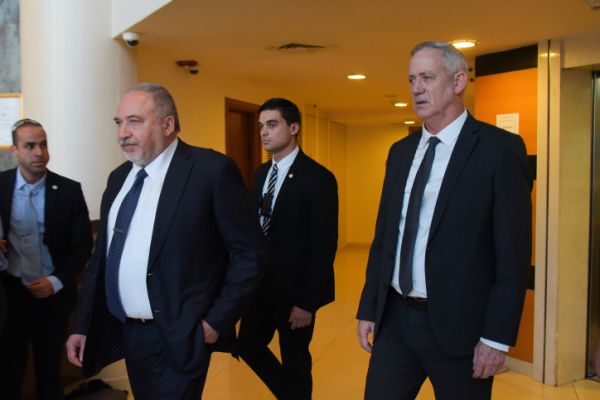 המחלוקת החדשה שתפרק את ממשלת בנט לפיד?