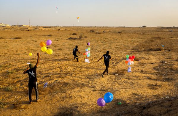 טרור הבלונים | 4 שריפות פרצו ביישובי עוטף עזה