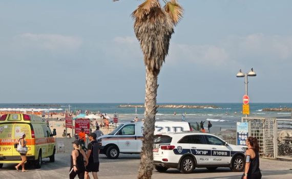 "היה לכוד בין הסלעים": בן 50 טבע למוות בתל אביב