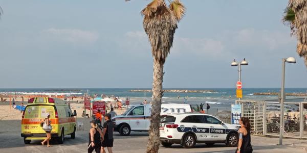 "היה לכוד בין הסלעים": בן 50 טבע למוות בתל אביב