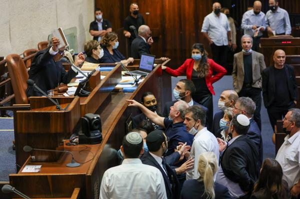 אחרי המבוכה במליאה: מה יקרה לחוק הדיינים?