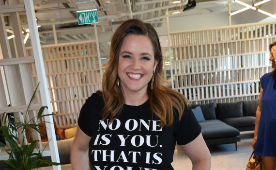 פאולה רוזנברג נגד שלט צניעות: 'האסונות באשמתך'