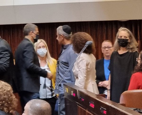 בושה: הקואליציה הקפיצה את הח"כ שיושב שבעה