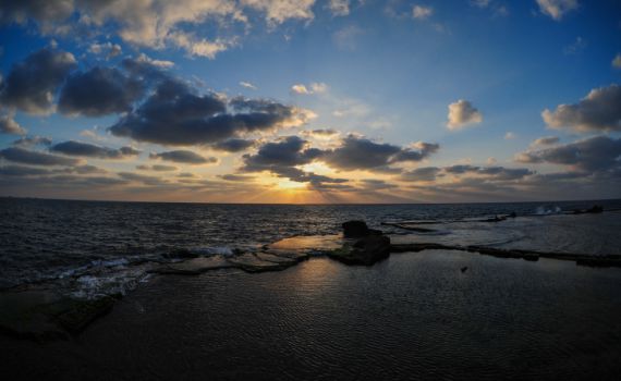 גופת גבר נמצאה בים סמוך לשובר גלים