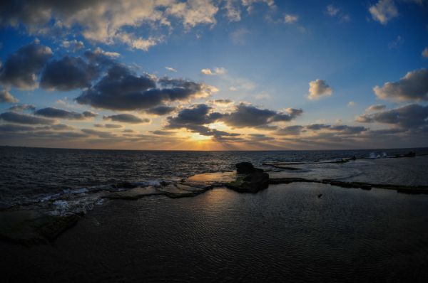 גופת גבר נמצאה בים סמוך לשובר גלים