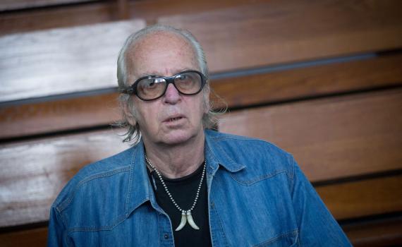 צפו: נתן זהבי מודיע בקול חנוק על פטירת רוני דניאל