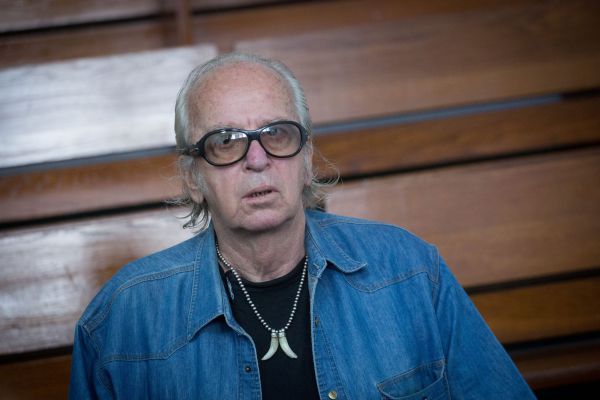 צפו: נתן זהבי מודיע בקול חנוק על פטירת רוני דניאל