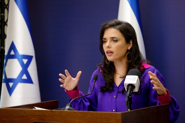 איילת שקד לח"כית מיש עתיד: "שימי עליו פס"