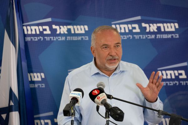 ליברמן מסמן את היעד הבא: שינוי חוק הגיור