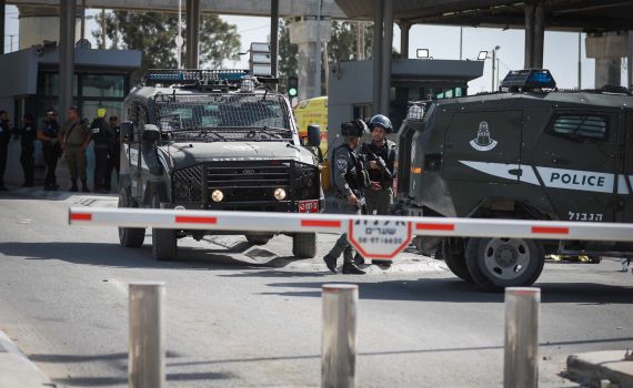 סוכל ניסיון פיגוע דקירה במחסום קלנדיה