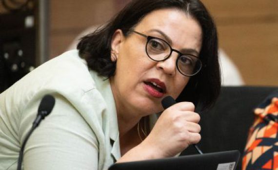 "מתעסקים רק עם גל גברעם, רק אני שצועקת?"