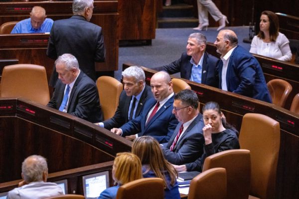 אחיי הסרוגים, עובדים עליכם ואתם לא שמים לב