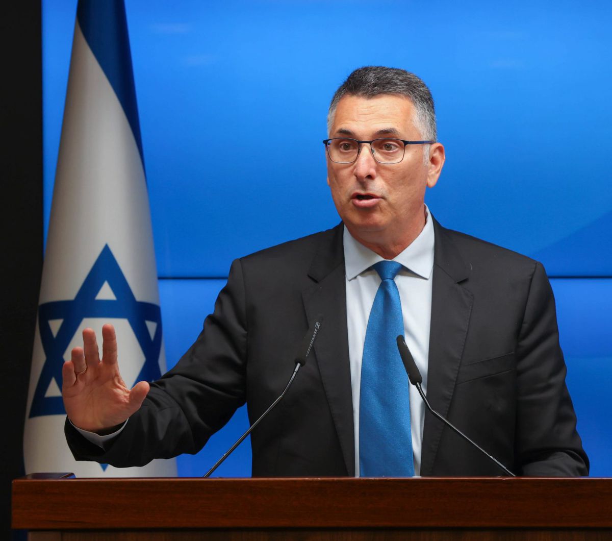 סער לנשיא: אל תקצוב את עונשו של המחבל