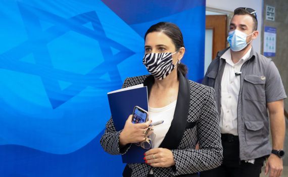 מגעים מפתיעים בין איילת שקד לשמחה רוטמן