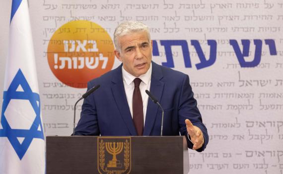 בעקבות הביקורת: גיסתו של לפיד התפטרה מקק"ל