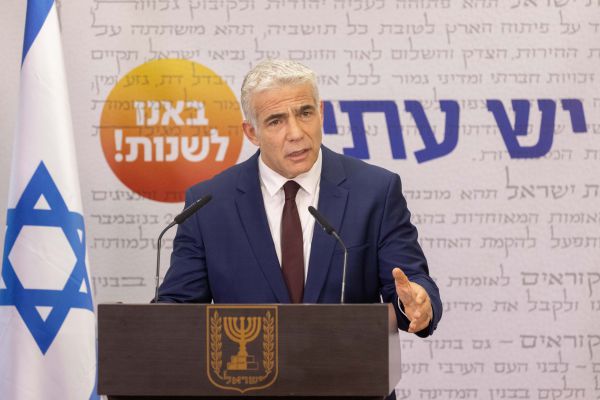 בעקבות הביקורת: גיסתו של לפיד התפטרה מקק"ל