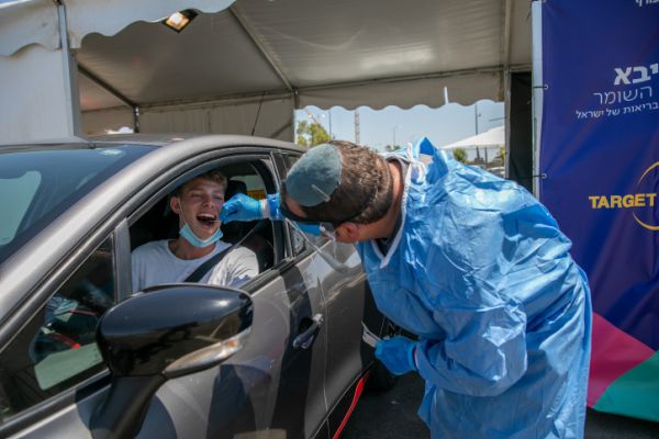 לראשונה בגל הרביעי: מעל 2,000 חולי קורונה ביממה