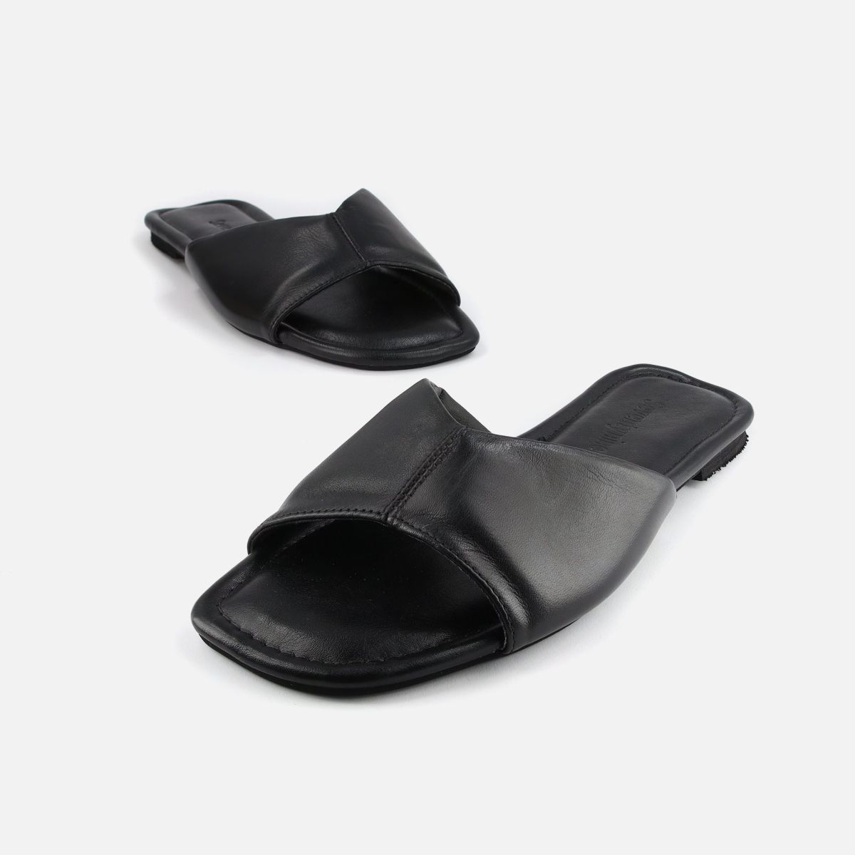 שחור בקיץ? בואי ללמוד איך לובשים את זה נכון