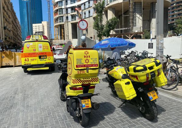 פועל נפל מגובה רב בתל אביב ומת