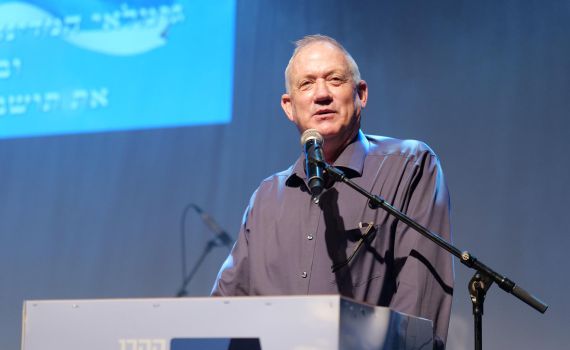 גנץ הציג: תוכנית 'ההפוגות' לפינוי תושבי עוטף עזה