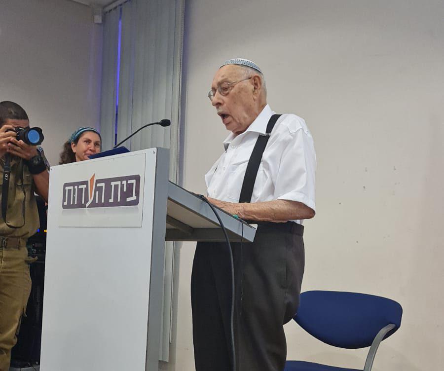 צפו: המפגש המרגש של הצנחנים עם שורד השואה